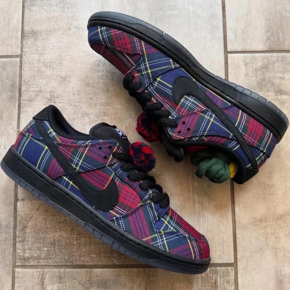 🖤❤️ Nike Dunk Low SB Nardwuar Tartan 💼 - Picture 2 of 4